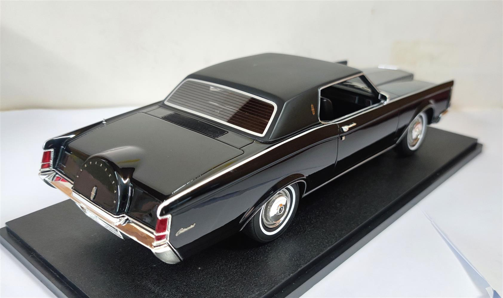 Lincoln Continental Mark III black 1971 1:18 Cult Scale Models 
