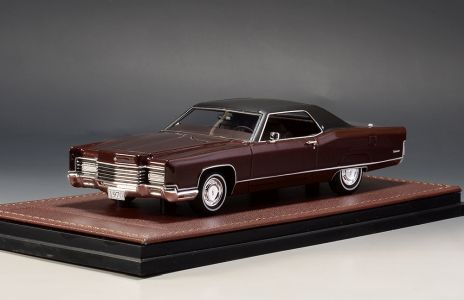 Lincoln Continental Coupe - Red Stardust Irid 1970 GLM1001003  1:43  GLM