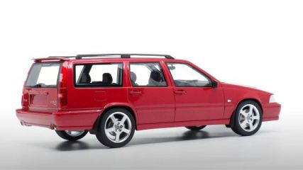 Volvo V70 R P80 - red DNA000154  1:18  DNA Collectibles 
