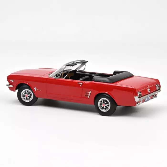 Ford Mustang Convertible 1966 rot 1:18 Norev