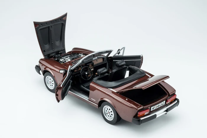 Pininfarina Spidereuropa 1982 – marrone amaryllis. 1:18 Touring Modelcars