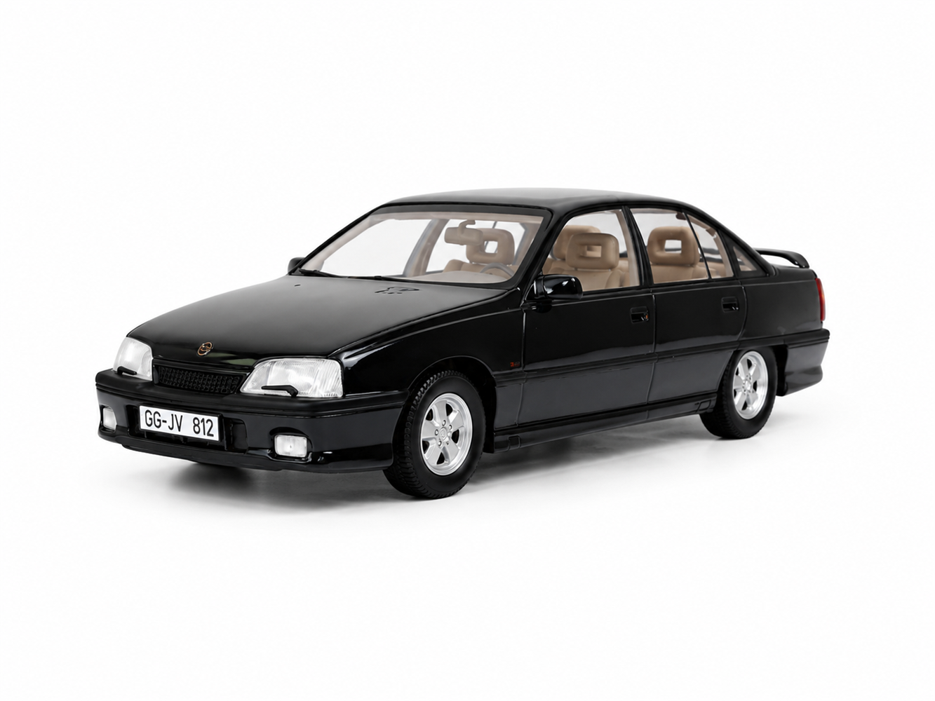 Opel Omega 3000 Nova Black 1987-1994 1:18 Cult Scale Models