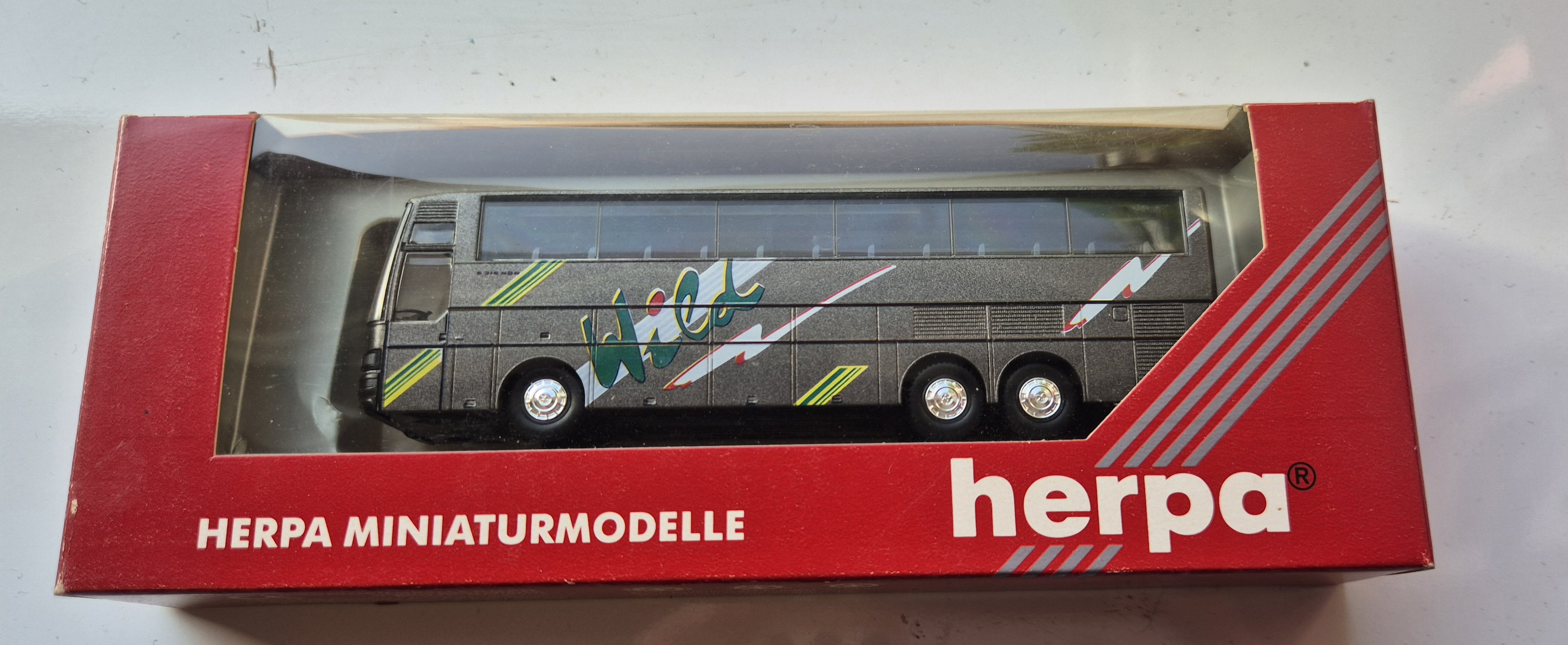 Kässbohrer Setra S215 Wild 1:87 Herpa 140584