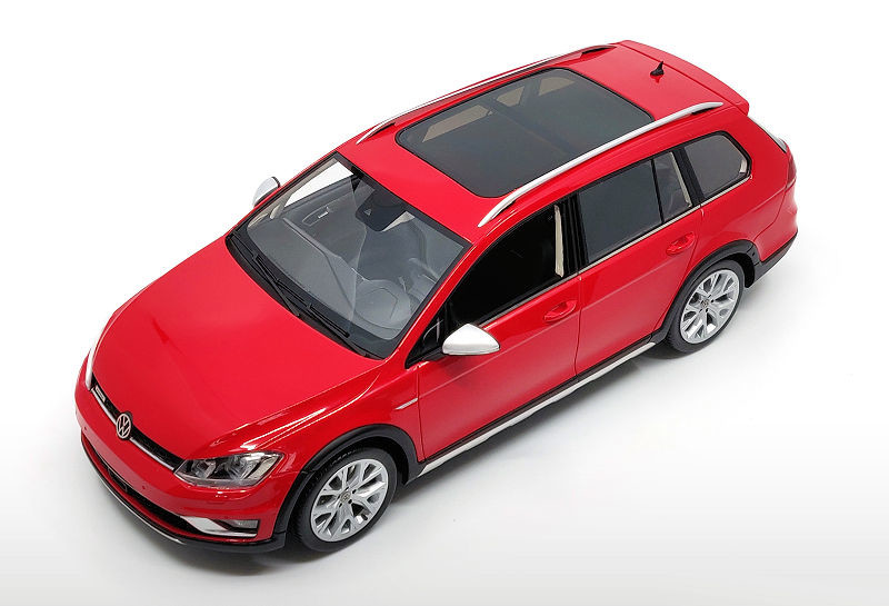 VW Golf 7 Alltrack rot 2015 035 1:18  DNA Collectibles