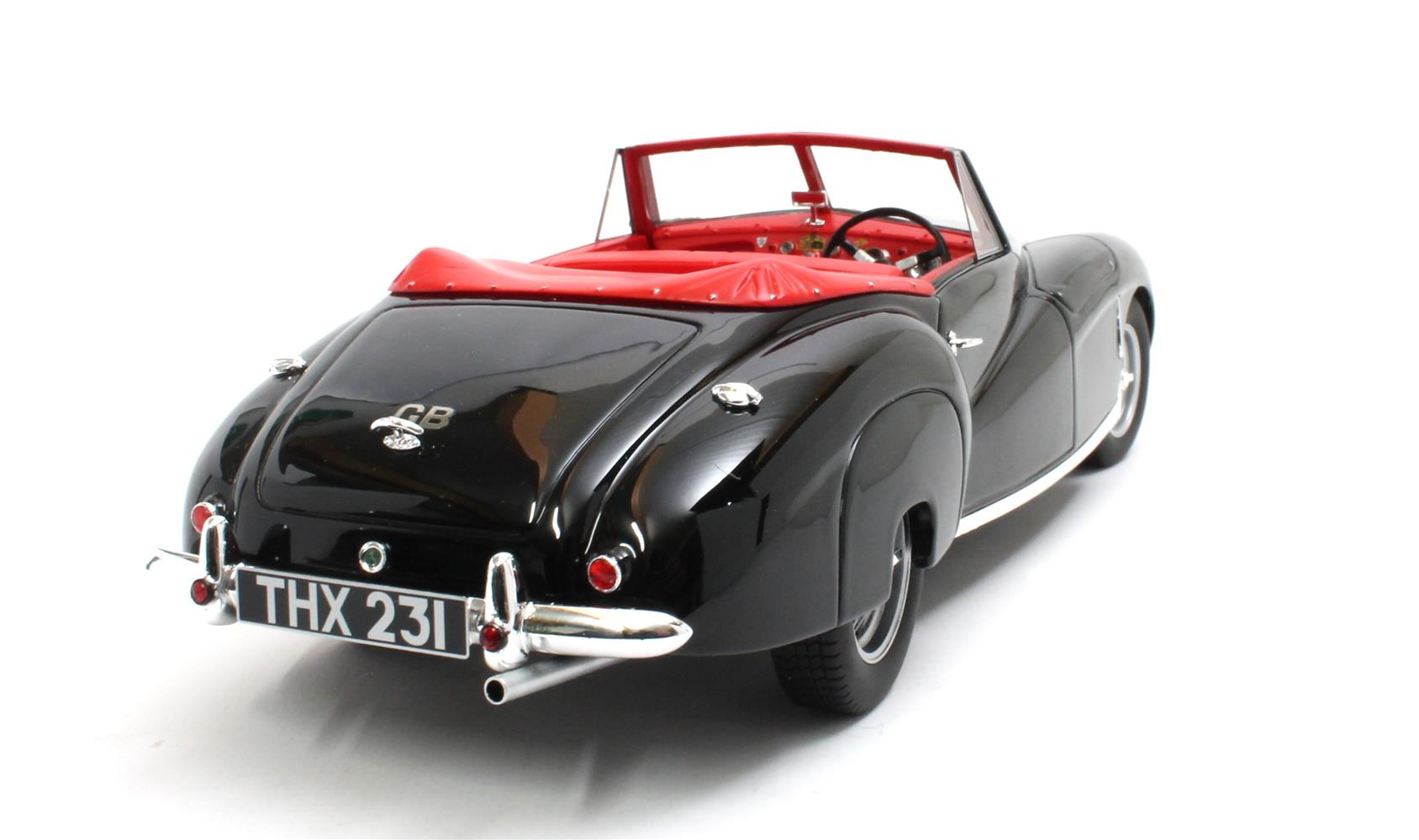 Aston Martin 2L Sports black 1949 1:18 Cult Scale
