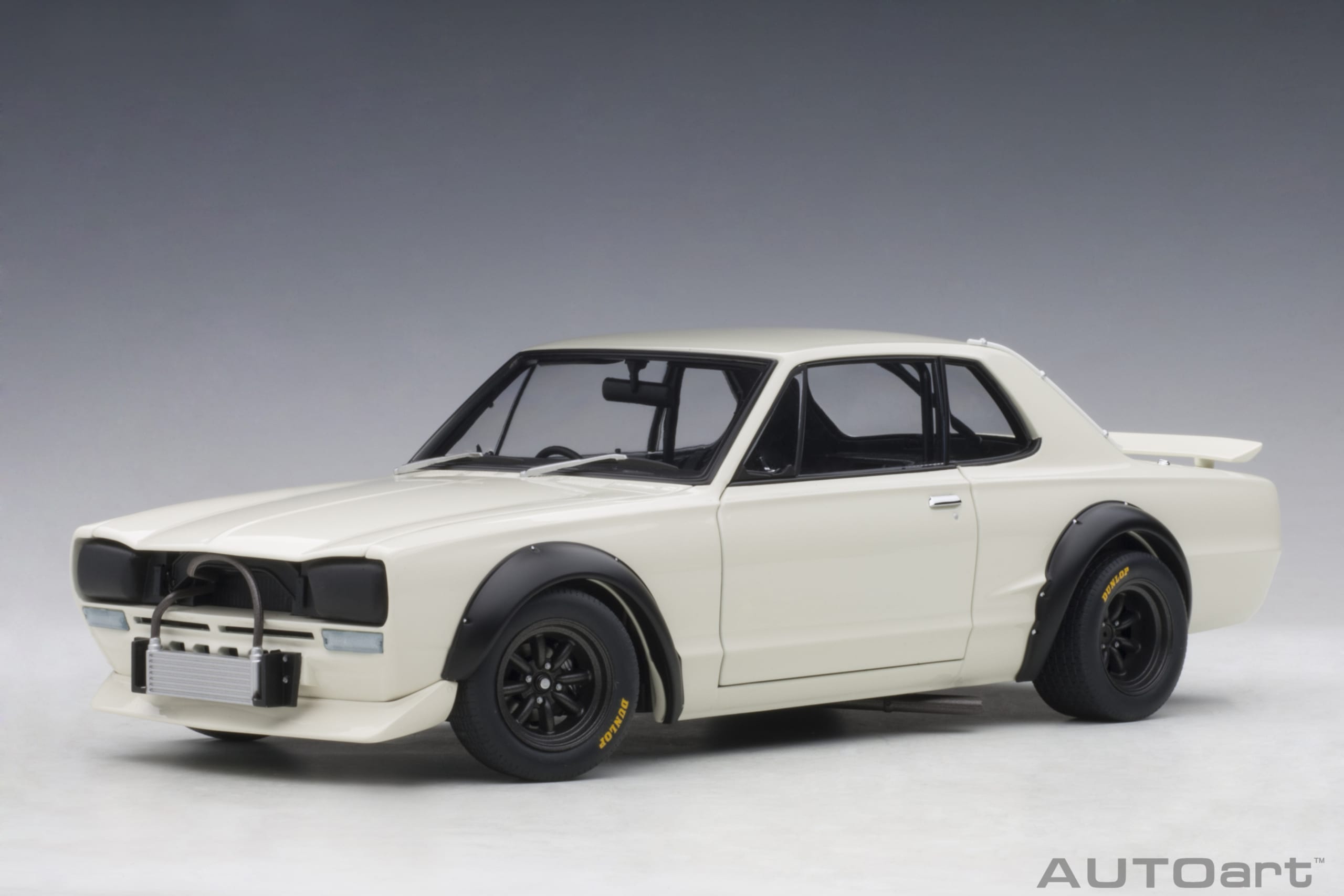 Nissan Skyline GT-R (KPGC-10) Racing - weiss 1:18 Autoart