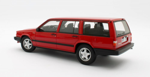 Volvo 740 Turbo Estate red 1988 1:18 Cult Scale Models
