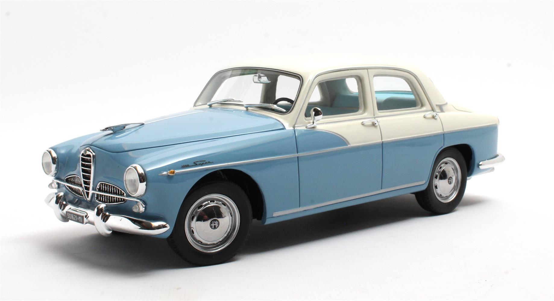 Alfa Romeo 1900 Super Berlina blue/white 1958 1:18 Cult Scale Models