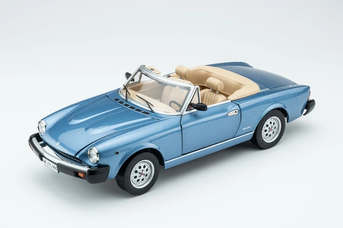 Pininfarina Spidereuropa 1982 – Azzuro met. 1:18 Touring Modelcars