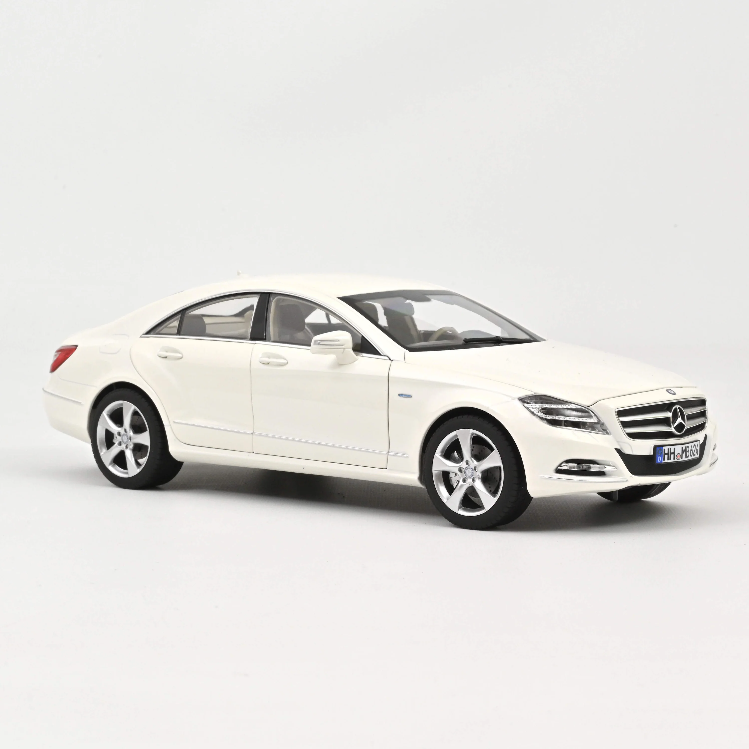 Mercedes Benz CLS Coupe 2011 Brillantweiß metallic1:18 Norev
