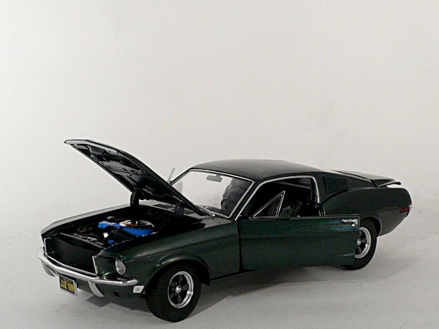 Ford Mustang GT fastback  highland grün GL13615 1:18 Greenlight