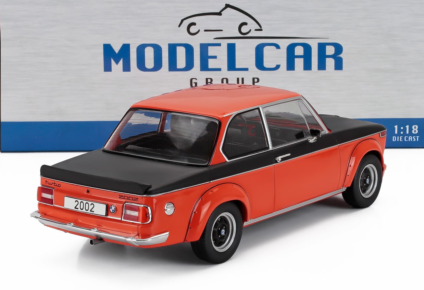 BMW 2002 TURBO 1974 ORANGE BLACK 1:18 MCG