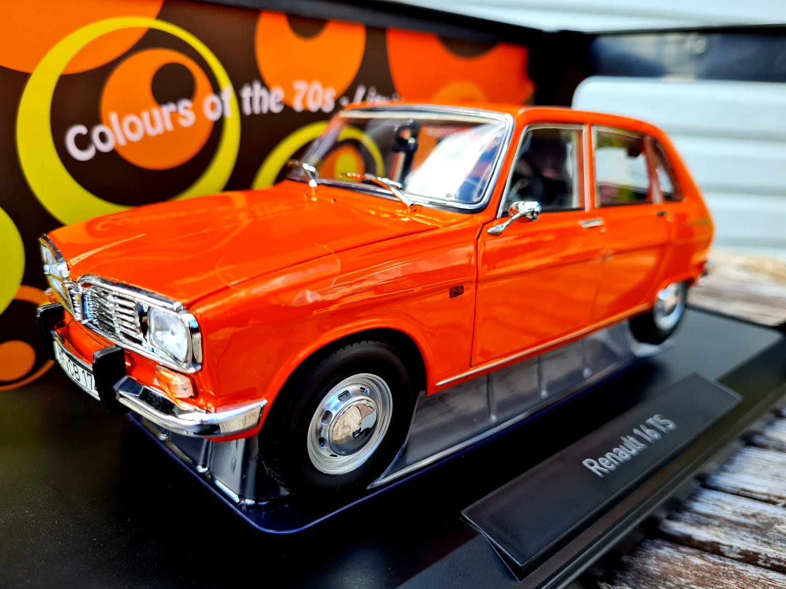 Renault 16 2. Series 1971 orange 1:18 Norev Colours of the 70s