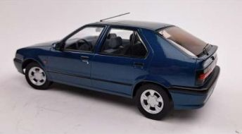 Renault 19 laguna blue metallic 1994 1:18 Triple9