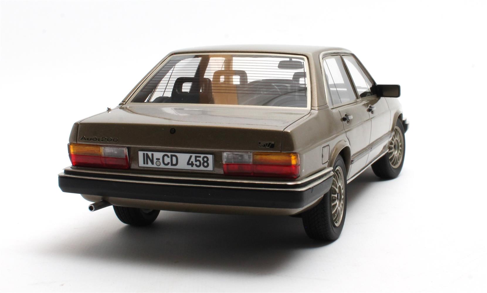 Audi 200 5T typ 43 gold metallic 80-82 1:18 Cult Scale Models