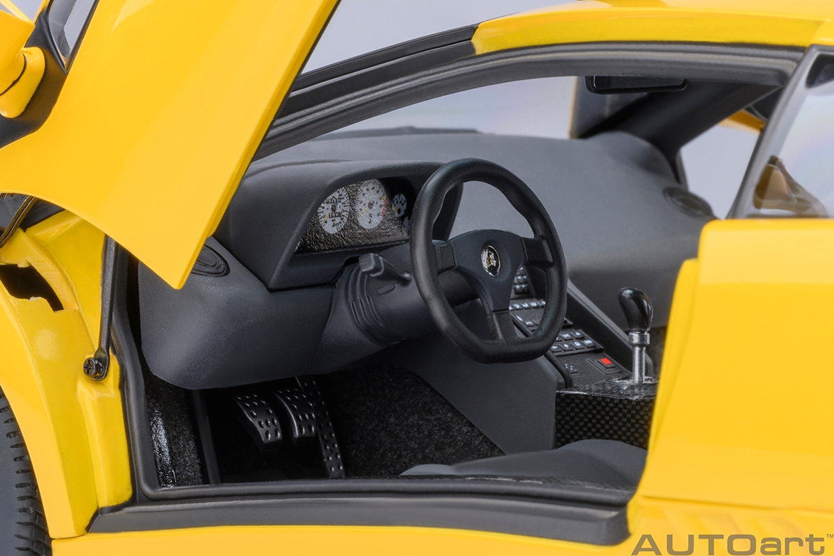 Lamborghini Diablo SE30 JOTA (SUPERFLY YELLOW) 1:18 Autoart