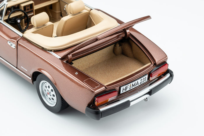 Pininfarina Spidereuropa 1982 – marrone chiaro 1:18 Touring Modelcars
