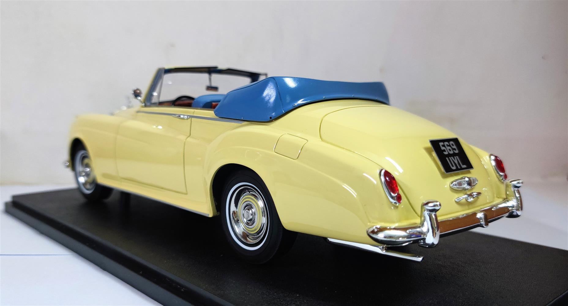 Rolls Royce Silver Cloud DHC Shell Ivory 60-62 1:18 Cult Scale Models