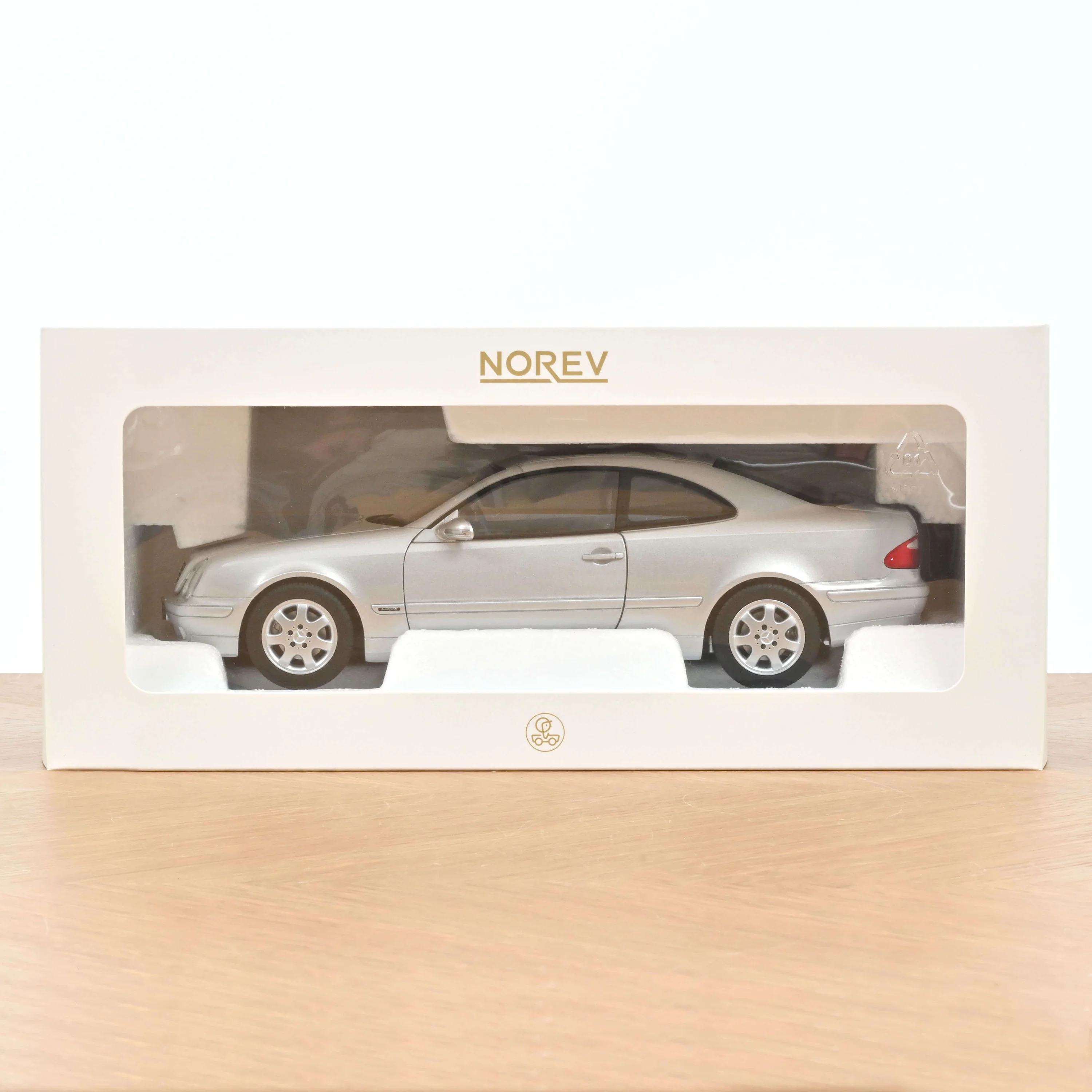 Mercedes Benz CLK-Class 2000 Brillantsilber  1:18 Norev 