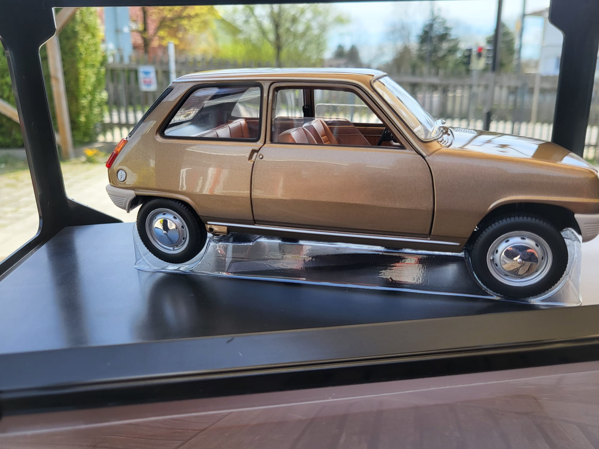 Renault 5TL 1972 braun met.1:18 Norev 