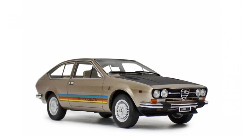 FR- LAUDO RACING ALFA ROMEO ALFETTA 2.0 L 1978 SILVER 1:18 - LM154C EUR